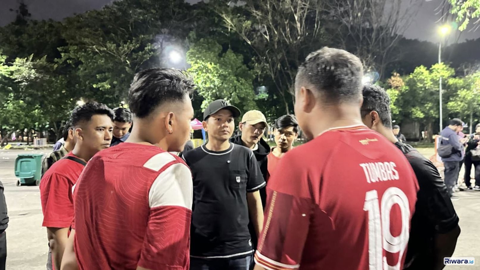Wali Kota Solo Respati Ardi berdialog dengan awak Persis